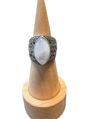 Vintage-Style Silver Filigree Ring with White Marquise